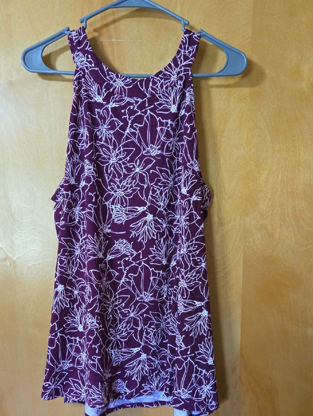 Fortune & Ivy Sleeveless Floral Swing Tank Top in Burgundy and White